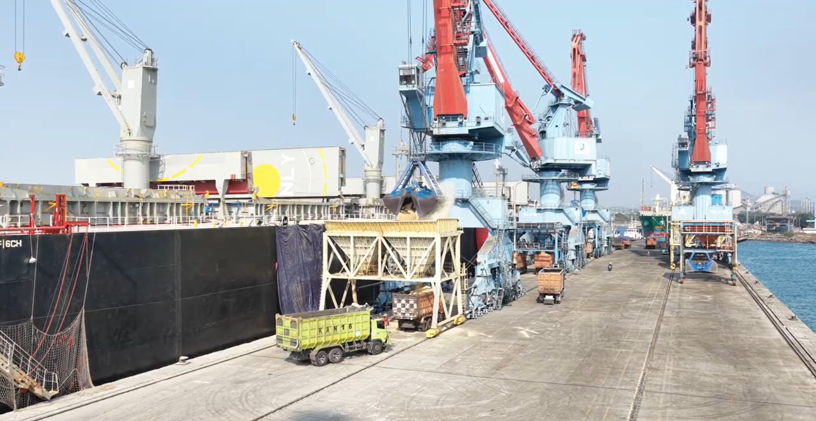 Gantry Luffing Crane